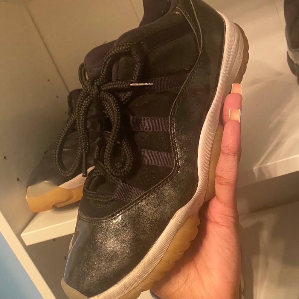 Men size 9 Jordan 11s